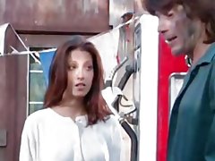 Nasukan vozač obrta maca za popravke