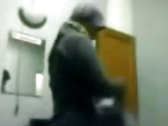 Indonezijski-hidžab djevojke oplakivanje