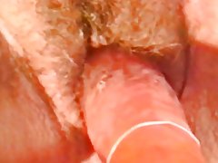 Uspaljen zrele kurve se agresivan i dildo jebeno i sisati na crni kurac